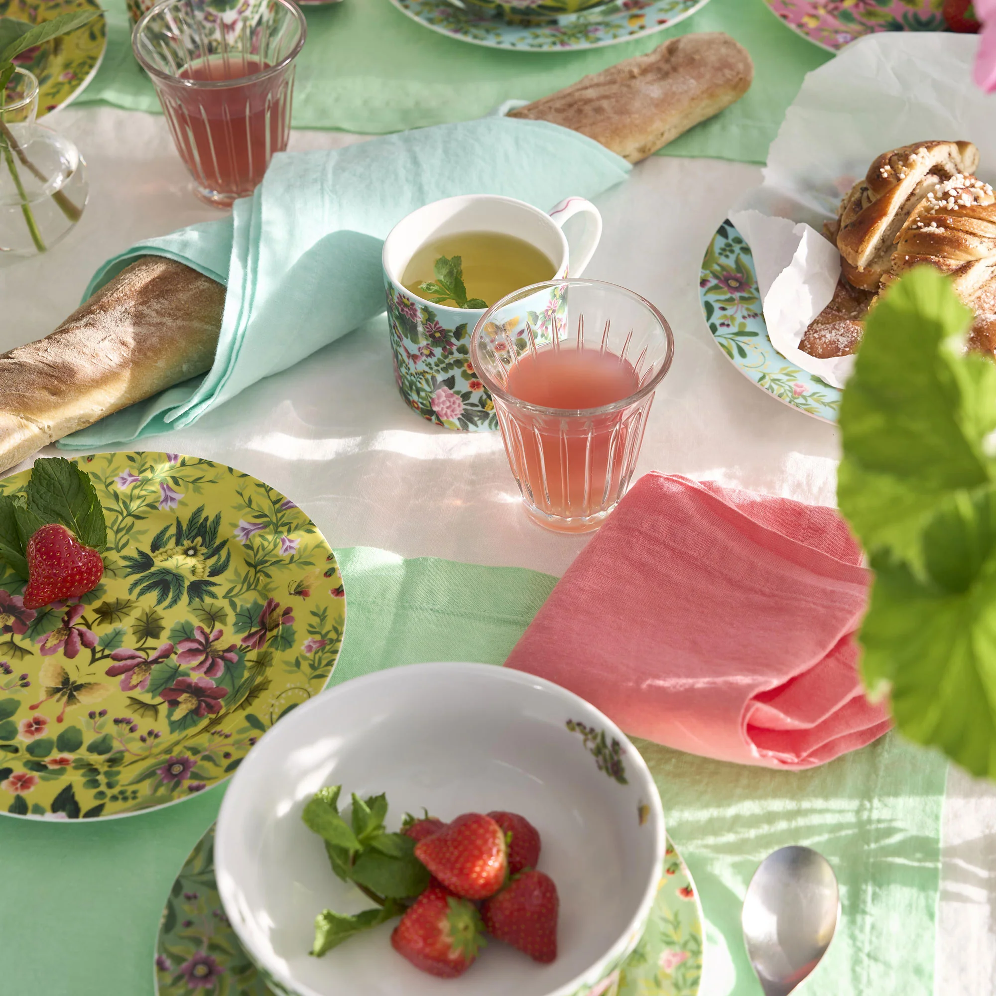 Designers Guild - Ikebana Mug, Set of 2 - Image 3