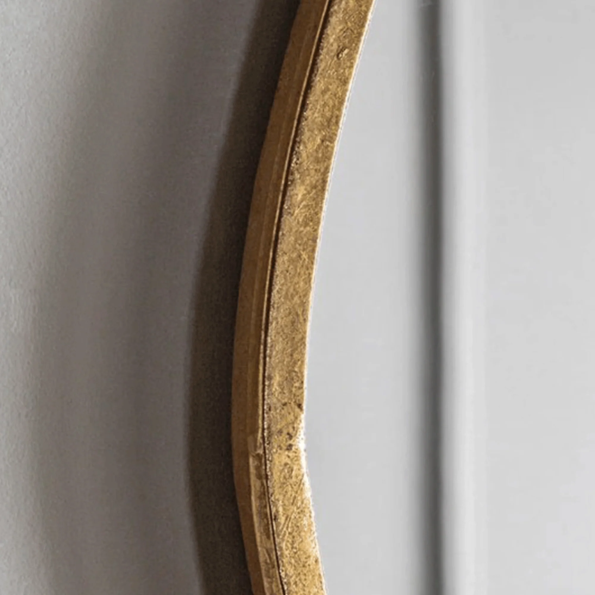Livia - Gold Wall Mirror, Large - Image 4